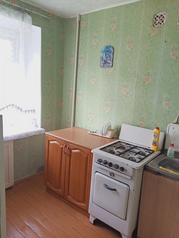 Квартира светлая тёплая без ремонта соседи спокойные двор после ремонта  рядом почта садик гимназия - Новотроицк