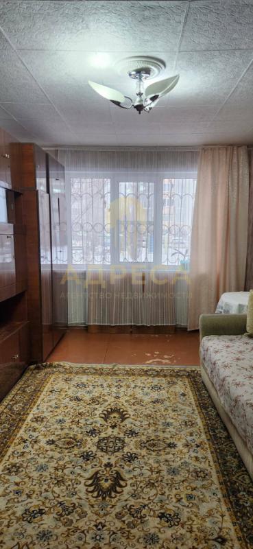 Продается трехкомнатная квартира!📍 Расположение: Удобный первый этаж, рядом школа, детские сады и ос - Оренбург