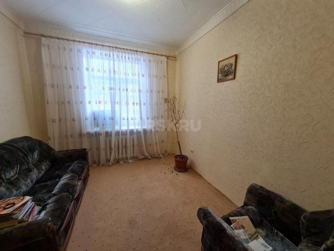 Продам просторную 3-х комнатную квартиру, расположенную на 2-м этаже добротного 2-х этажного дома по - Орск