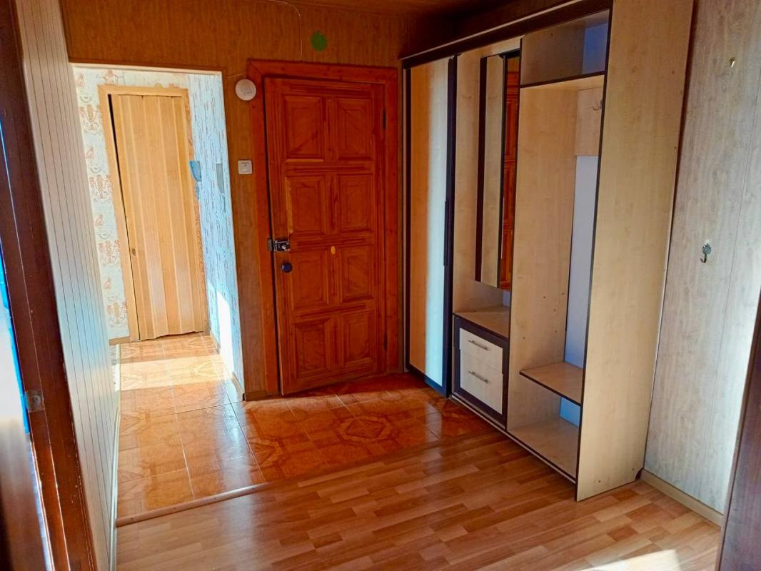 Продам трехкомнатную квартиру улучшенной планировки (большая кухня) - это отличный выбор для больших - Гай