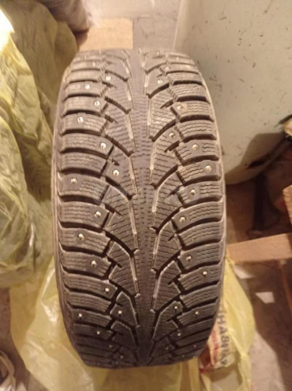 Продам 3 зимние шипованные  шины 225-50-17, Нокиан Хаккапелита-5,один баллон-отличное состояние - 35 - Новотроицк