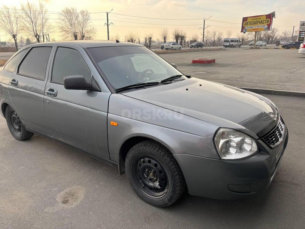 LADA Priora хетчбэк 2011 года выпуска с двигателем объёмом 1.6 л. - Орск