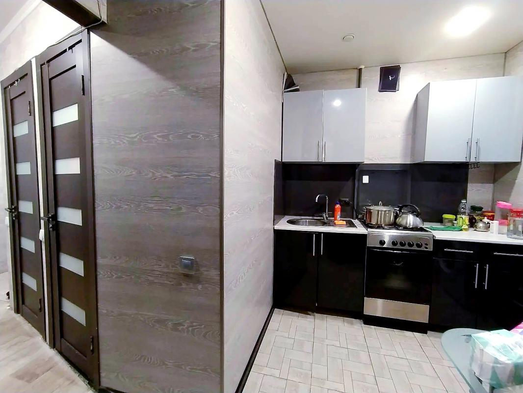 ПРОДАËТСЯ 2-Х КОМНАТНАЯ КВАРТИРА, В ЦЕНТРЕ ГОРОДА, НА 2 - ЭТАЖЕ, 5 - ТИ ЭТАЖНОГО КИРПИЧНОГО ДОМА, СО - Новотроицк