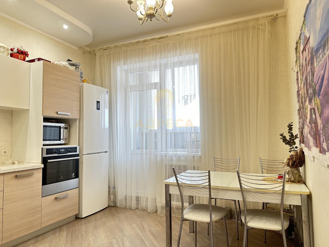 Продаётся просторная трёхкомнатная квартира на комфортном 9 этаже. - Оренбург