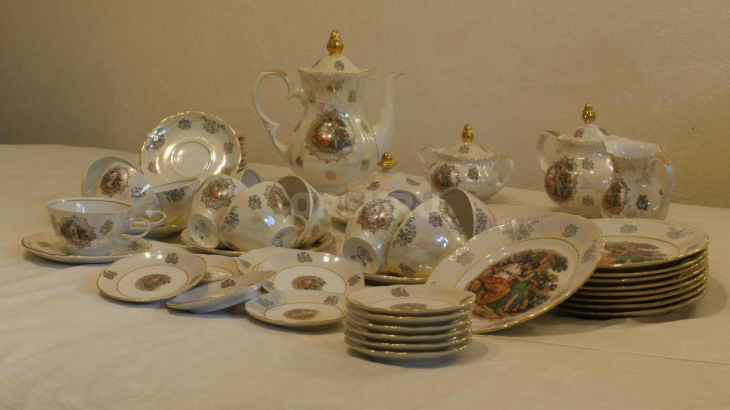 Мадонна - чайный сервиз на 12 персон, произв-во Kahla, ГДР, 55 предметов:
1) чайник доливной,
2) ч - Орск
