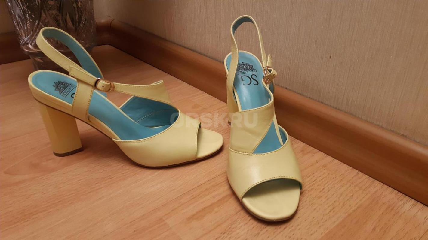 Босоножки женские 39 размер, натуральная кожа, бренда SG
Цвет в реальности невероятно нежный и крас - Орск