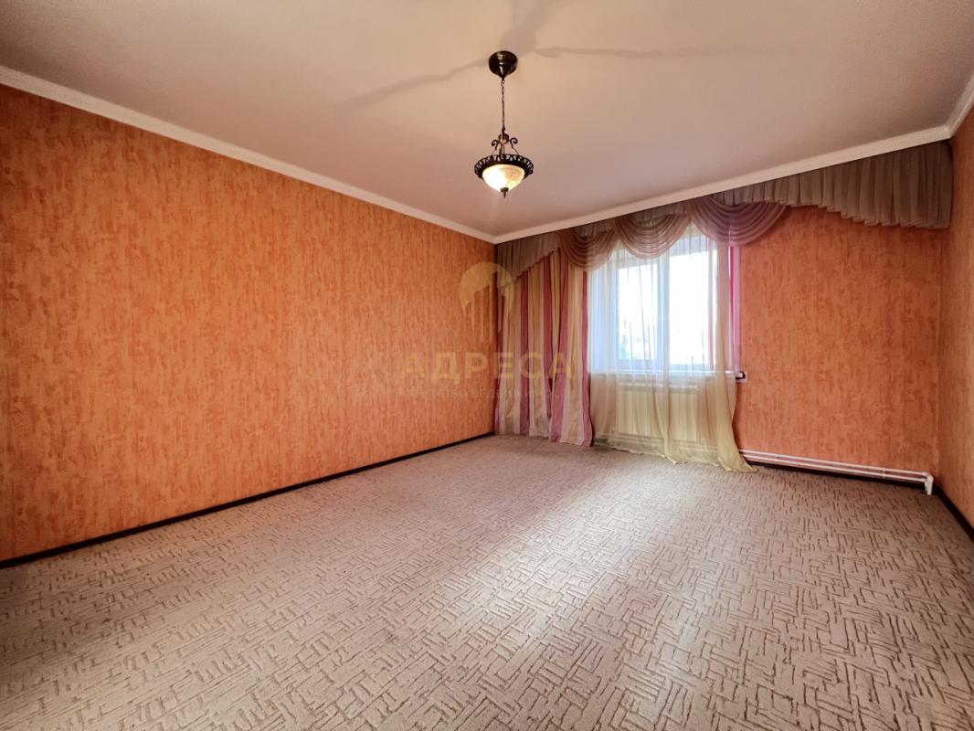 Продаётся 2-х этажный дом с земельным участком площадью 9 соток. - Кувандык