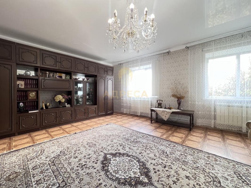 Продаётся 2-х этажный дом с земельным участком площадью 9 соток. - Кувандык