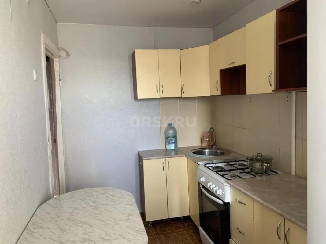 Продам 1-комнатную квартиру в хорошем
СОСТОЯНИИ
Окна пластиковые, потолки натяжные, на полу линоле - Орск