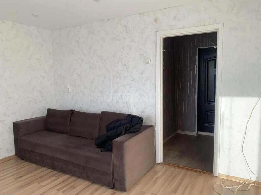 Продам 1-комнатную квартиру в хорошем
СОСТОЯНИИ
Окна пластиковые, потолки натяжные, на полу линоле - Орск