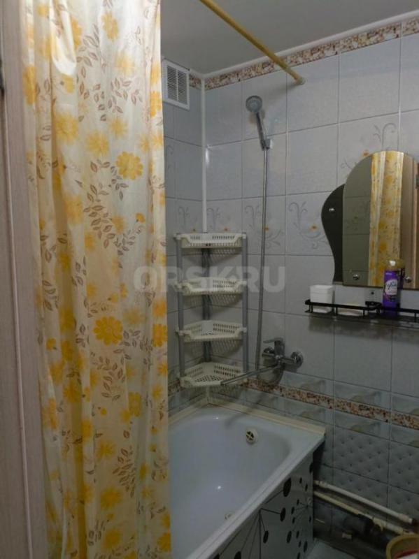 Сдам 1 комнатную квартиру на длительный срок в центре города после капитального ремонта. - Орск