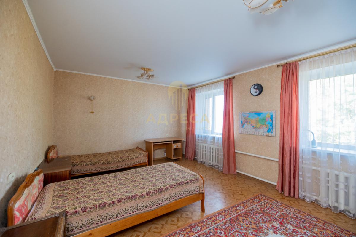 Продаём просторный и надёжный двухэтажный дом для большой семьи. - имени 9 Января