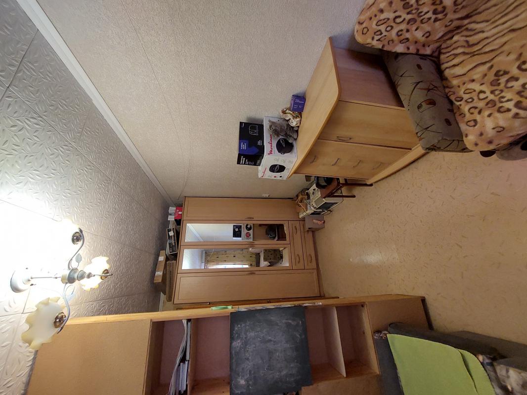 Продам 2-комнатную квартиру или обменяю на 1-комнатную+900000 рублей доплата, по адресу: г. - Новотроицк