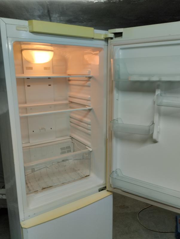 Продам холодильник Самсунг RL34ECSW. - Новотроицк