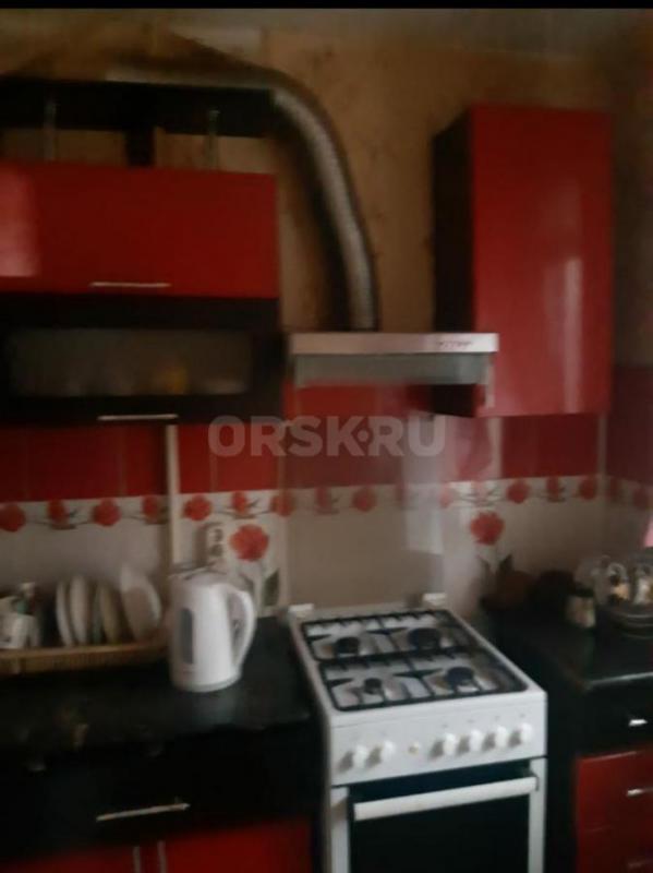 Продам квартиру в центре города площадью 57 квадратов, второй этаж пятиэтажного дома. - Орск