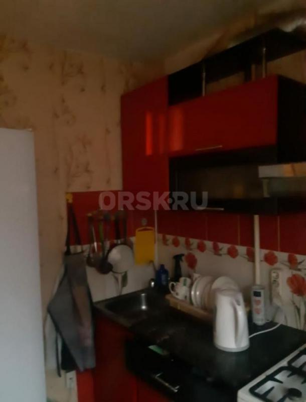 Продам квартиру в центре города площадью 57 квадратов, второй этаж пятиэтажного дома. - Орск