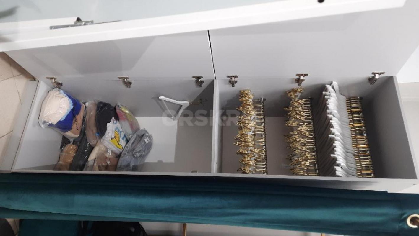 1) Стойки рейлы под одежду в количестве 5 шт в 3 вариантах: д×ш×в, цена за шт, возможно есть потёрто - Орск