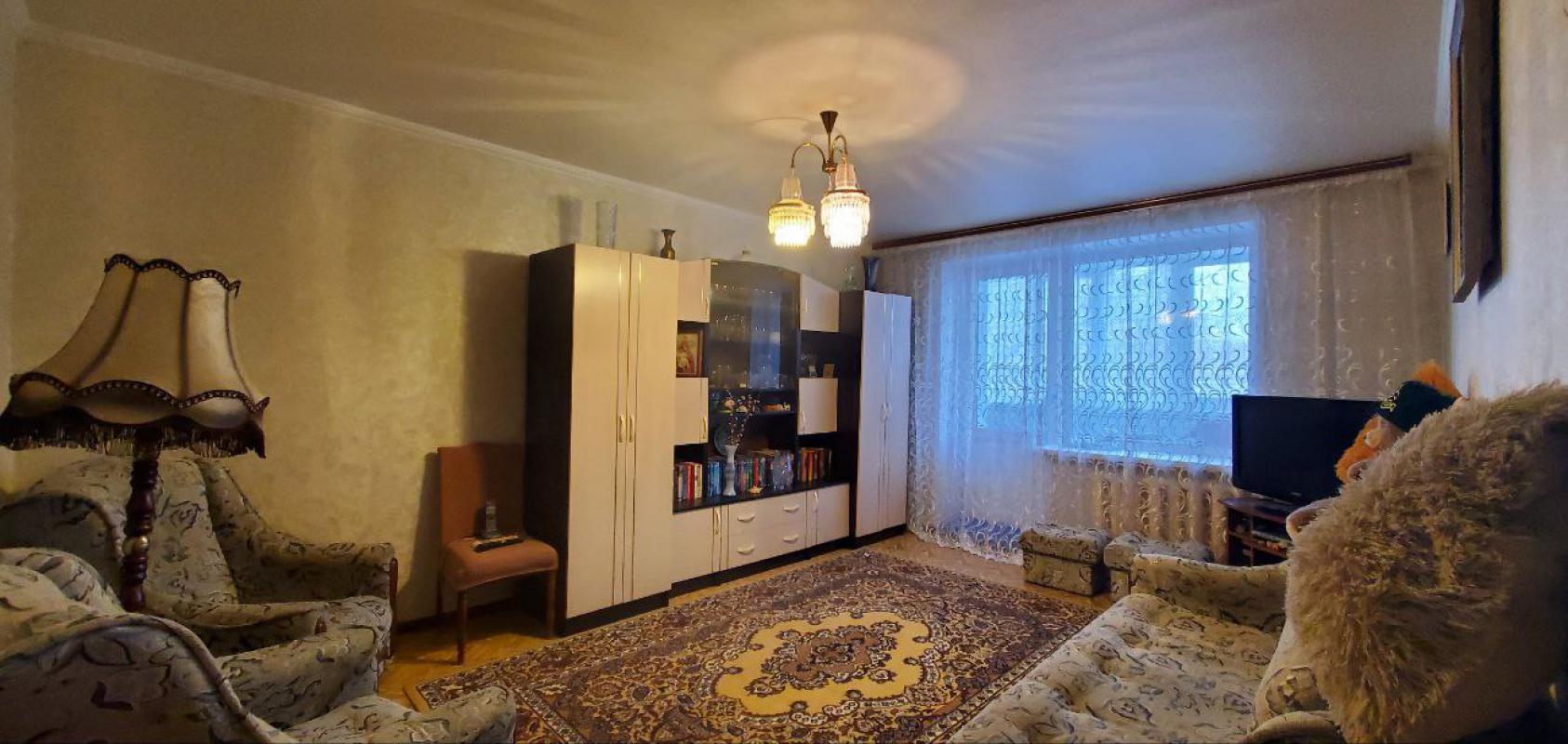 Предлагаем к покупке уютную   2-х комнатную квартиру улучшенной планировки Общая площадь 52,5 м² , к - Гай