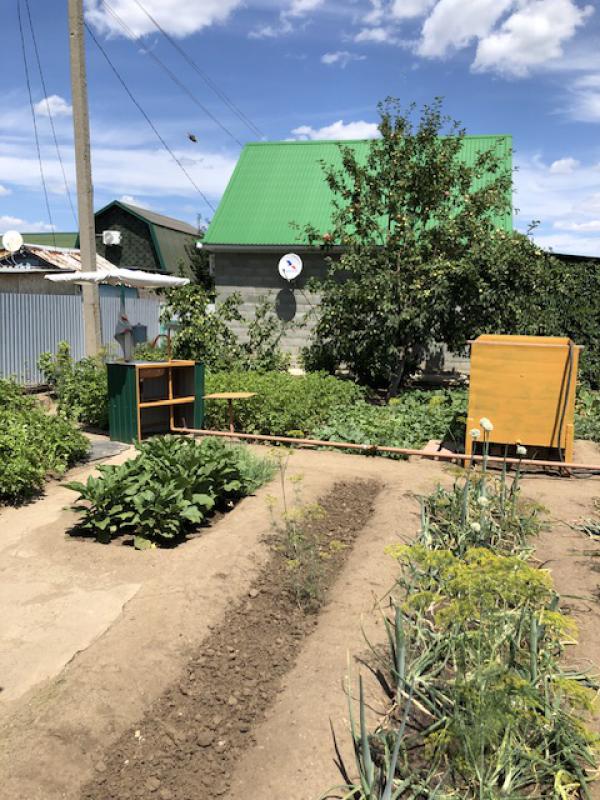 Сад в г Орск на озтп снт Ударник 5,25 м вскопанный, осенью посажены лук, чеснок, есть все насаждения - Орск