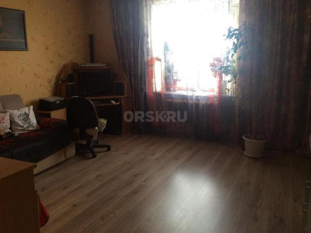 Продам трёхкомнатную квартиру в кирпичном доме. - Орск