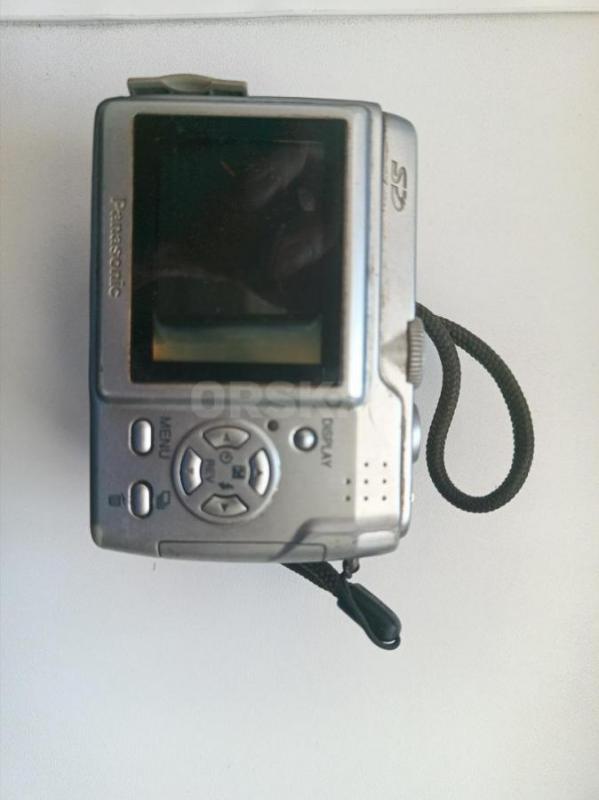 Продам фотоаппарат цифровой Панасоник люмикс на запчасти чучуть постродал на пожаре подает признаки - Новотроицк