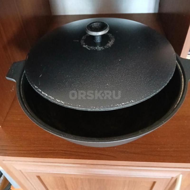 Казан(примерно 3 литра)чугун,был в эксплуатации недолго,отл.состояние. - Орск