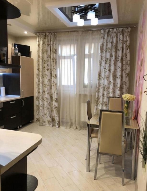 Сдается однокомнатная квартира на длительный срок по адресу Советская 68. - Новотроицк