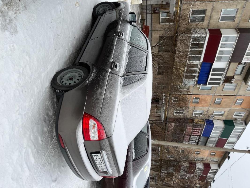 Продам приора 2 в хорошем состоянии.сигнализация с автозапуском,зимняя резина,масло новое,много что - Орск