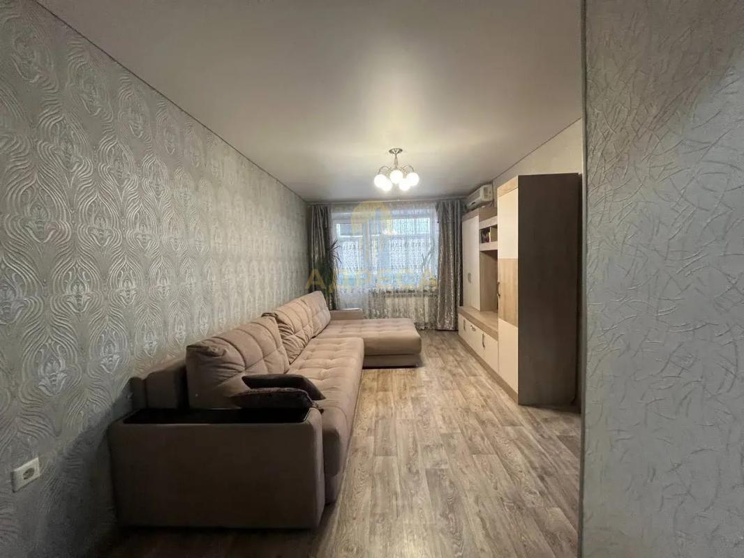 Продается  просторная и светлая 3-комнатная квартира в районе с развитой инфраструктурой. - Оренбург