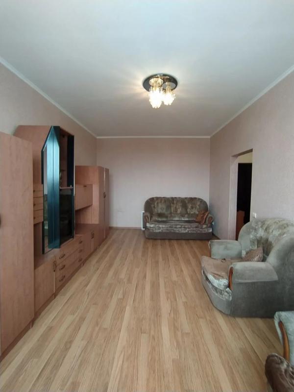 КОМНАТНАЯ КВАРТИРА, В ОДНОМ ИЗ ЭЛИТНЫХ ДОМОВ СТАРОГО ТИПА, 
ПО АДРЕСУ : Г. - Новотроицк