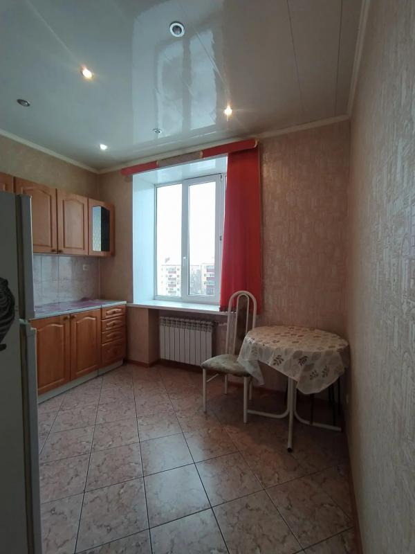 КОМНАТНАЯ КВАРТИРА, В ОДНОМ ИЗ ЭЛИТНЫХ ДОМОВ СТАРОГО ТИПА, 
ПО АДРЕСУ : Г. - Новотроицк