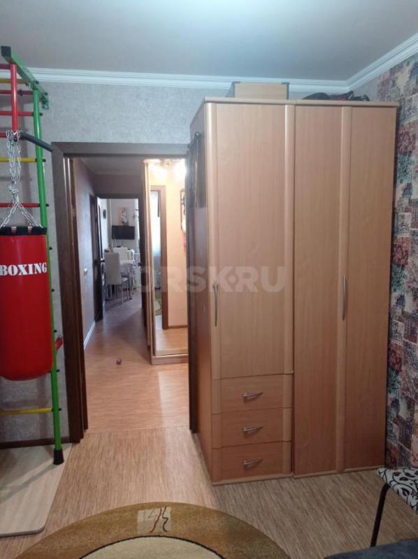 Продам 3-х комнатную квартиру,4 этаж, в отличном состоянии, квартира теплая, просторная, балкон заст - Орск