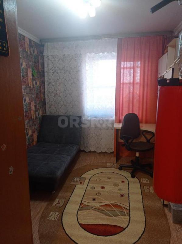 Продам 3-х комнатную квартиру,4 этаж, в отличном состоянии, квартира теплая, просторная, балкон заст - Орск