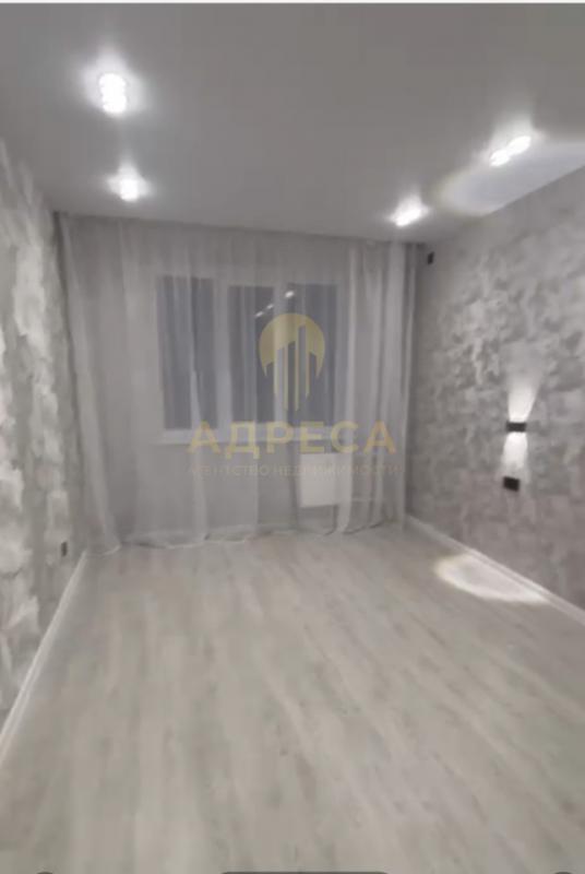 В продаже евро 3-ка, кухня-гостиная 21  кв м, 2 спальни,  раздельный с/у,  из мебели - кухня в 3 уро - Оренбург