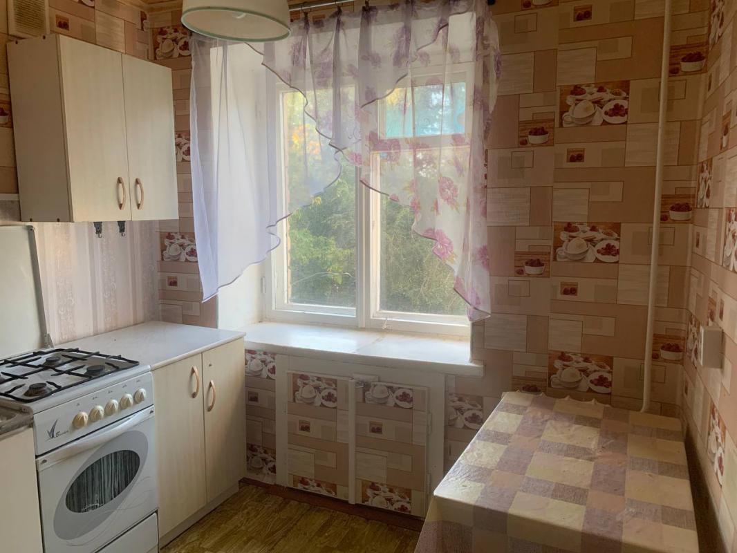 Продам двухкомнатную квартиру в г. - Гай