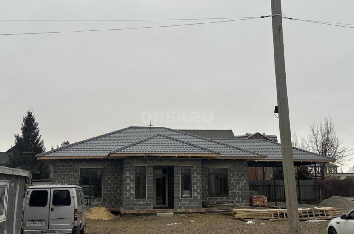 Продам недостроенный с шикарным проектом дом в элитном районе Елшанка , с отдельной мангальной зоной - Орск