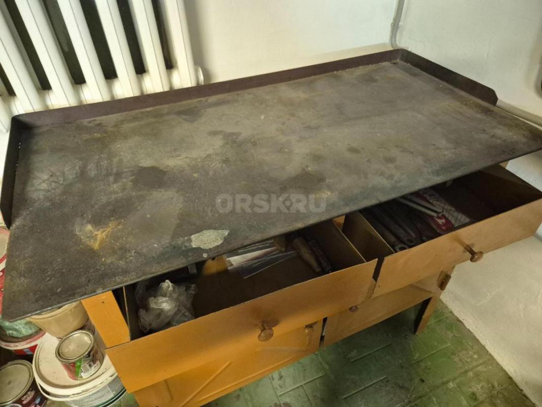 Продам верстак слесарный с полочками и ящиками для инструмента. - Орск
