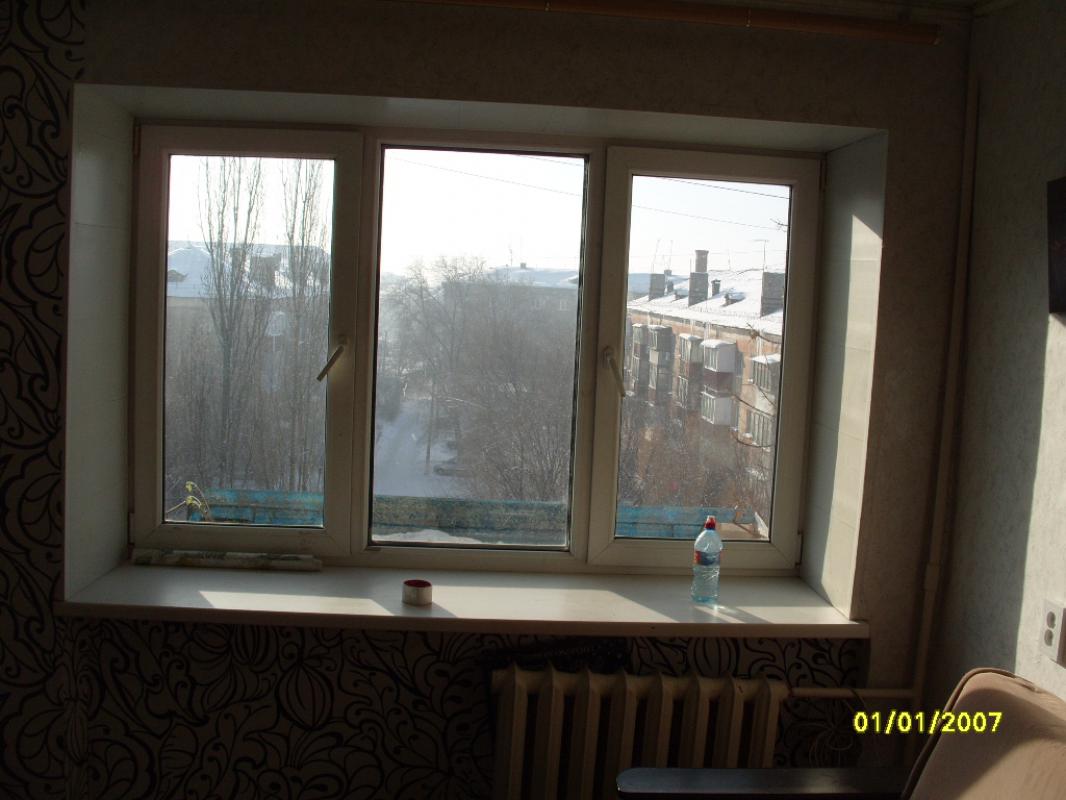 сдам  на длительный срок  трехкомнатную  квартиру -маломерку, очень теплая , есть  диван , холодильн - Новотроицк