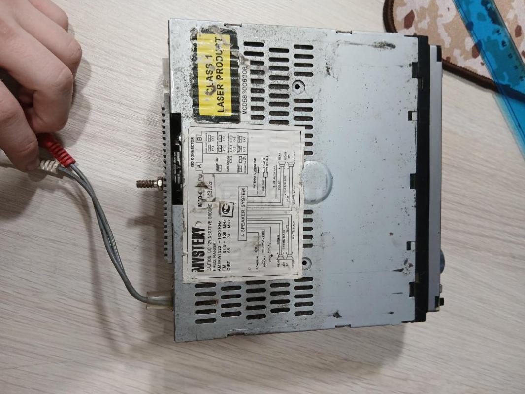 Продам магнитолу , аукс , усби , дисковод всё работает , в отличном состоянии. (Провода и сетка в КО - Новоорск