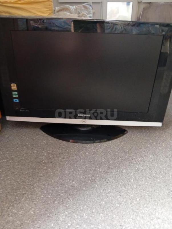 Продам телевизор диагональ экрана 81 см работает бу название самсунг - Орск