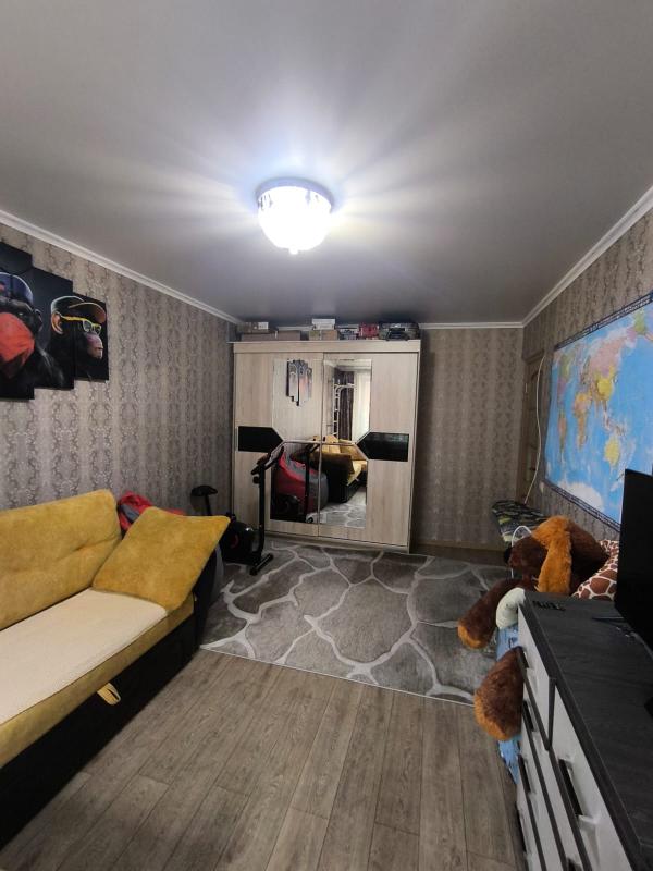 Продам 3х комнатную квартиру в центре города, в шаговой доступности магазины Магнит, Пятёрочка, Крас - Орск