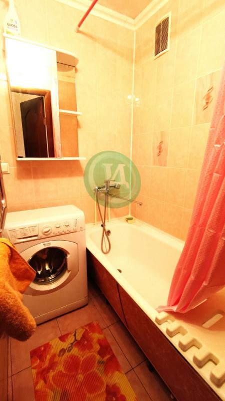 Продам  3-х  комнатную квартиру в самом центре города Орска на  улице Краматорская 16
 - этаж 1/5;- - Орск