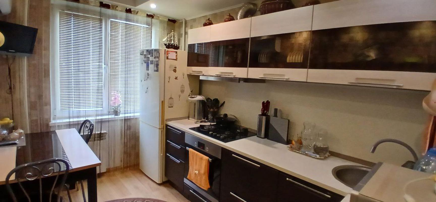 Обратите  внимание  продается шикарная  3-комнатная квартира 4/5 этаж ,
по адресу: г. - Новотроицк