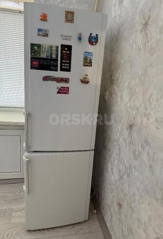 Продам холодильник Hotpoint Ariston  система  ноу Фрост саморазмораживающий  холодильник и морозильн - Орск