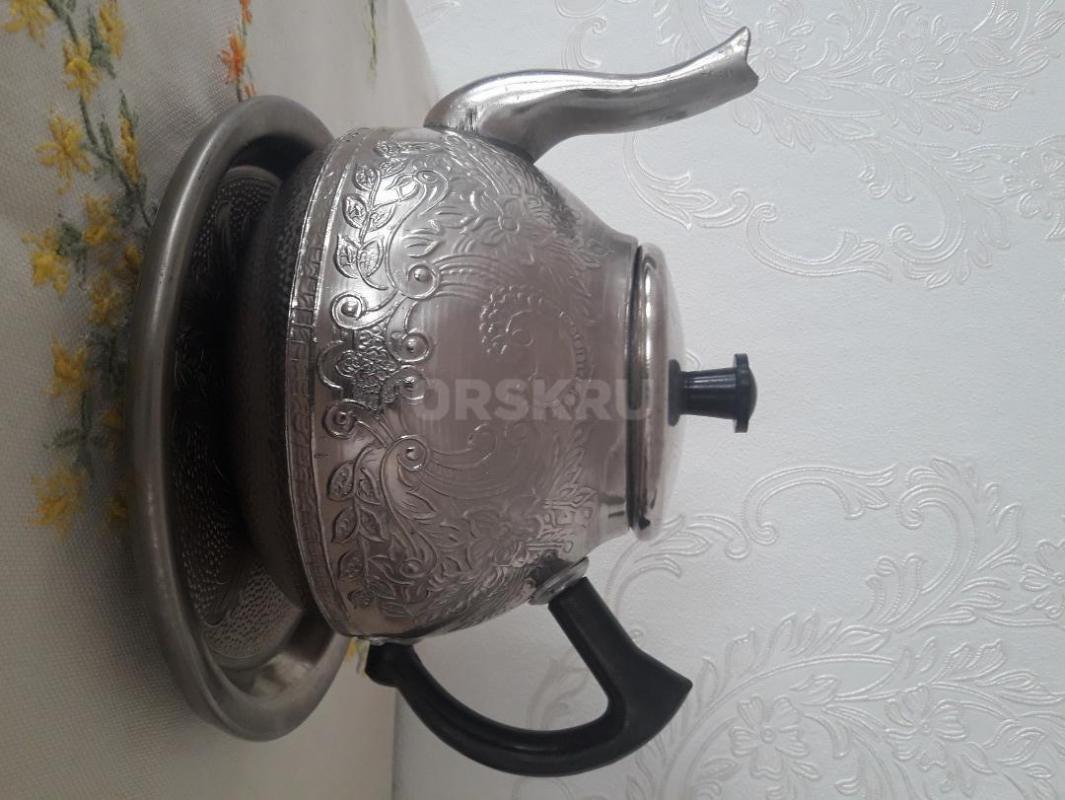 Продам:
-винтажный  заварочный чайник с узором на подносе латунь-никель-2200;
-статуэтка лыжница; - Орск