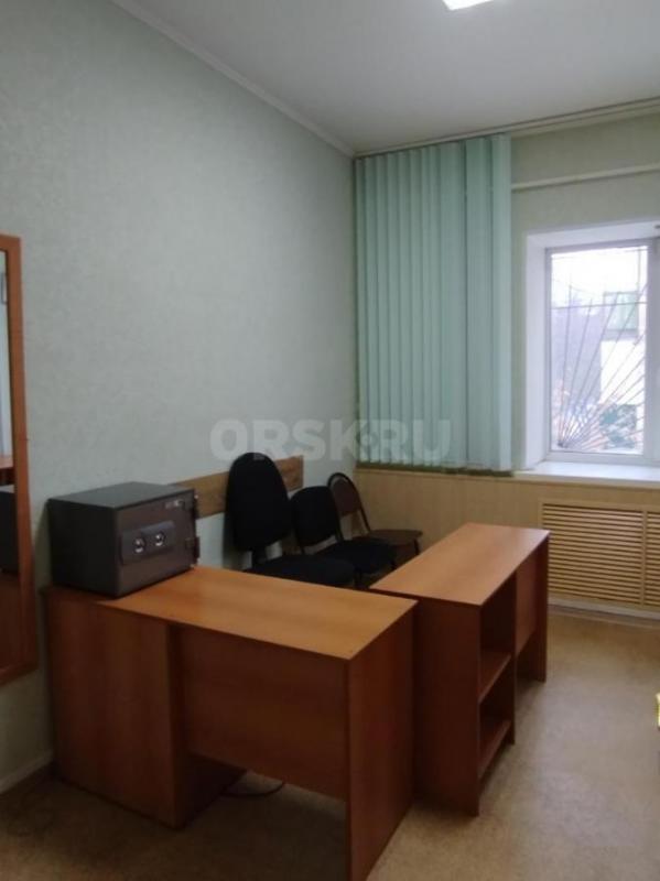 Сдаются офисные помещения на 1-2 этаже двухэтажного здания в центре города по адресу: г. - Орск