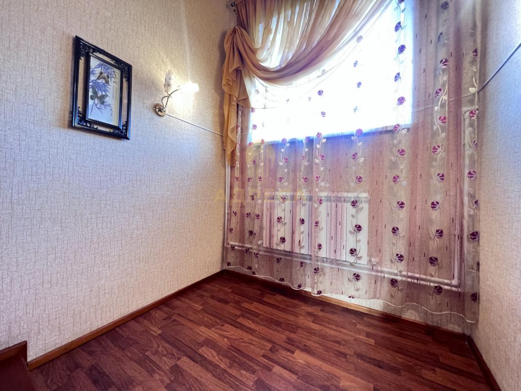 Продаётся 2-х этажный дом с земельным участком площадью 9 соток. - Кувандык