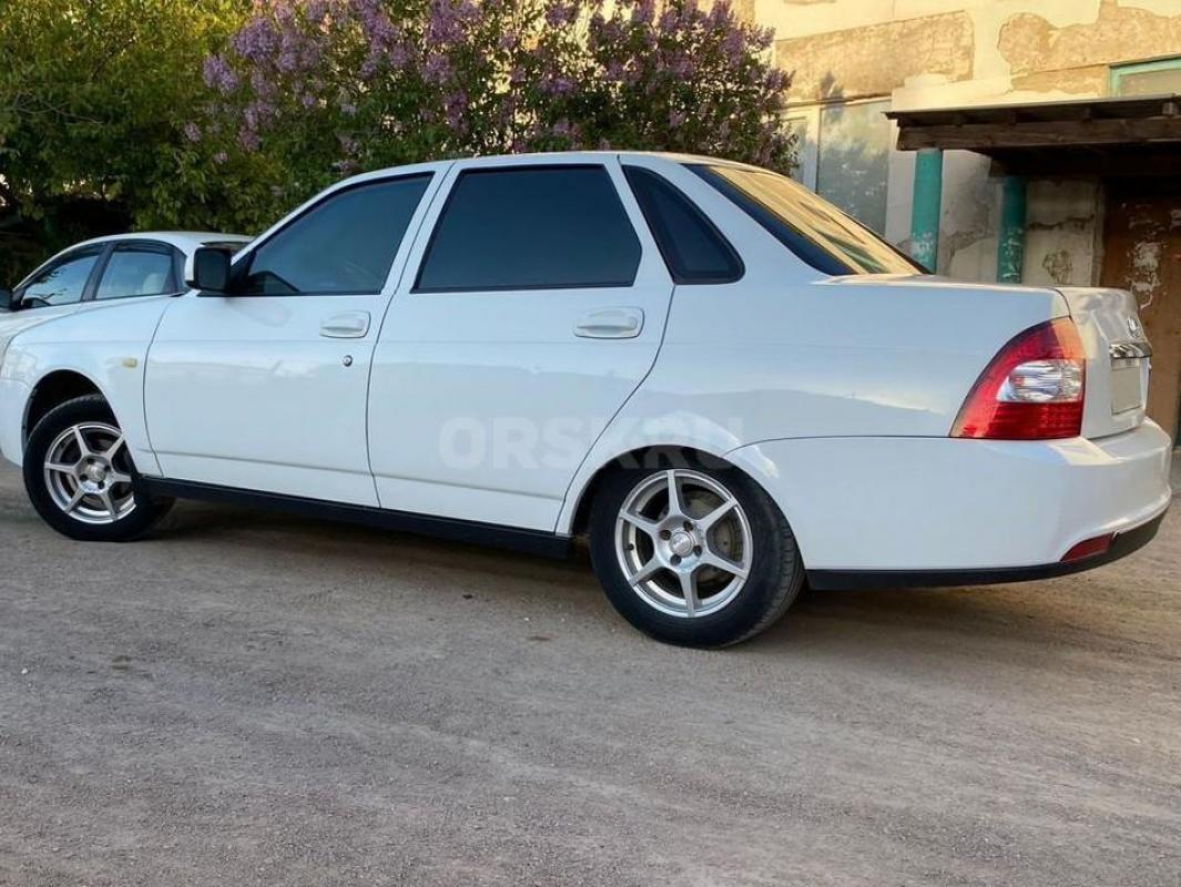 Продам приору на отличном ходу,всё горит всё моргает,полностью обслужена  мотор 8 кл. - Новоорск