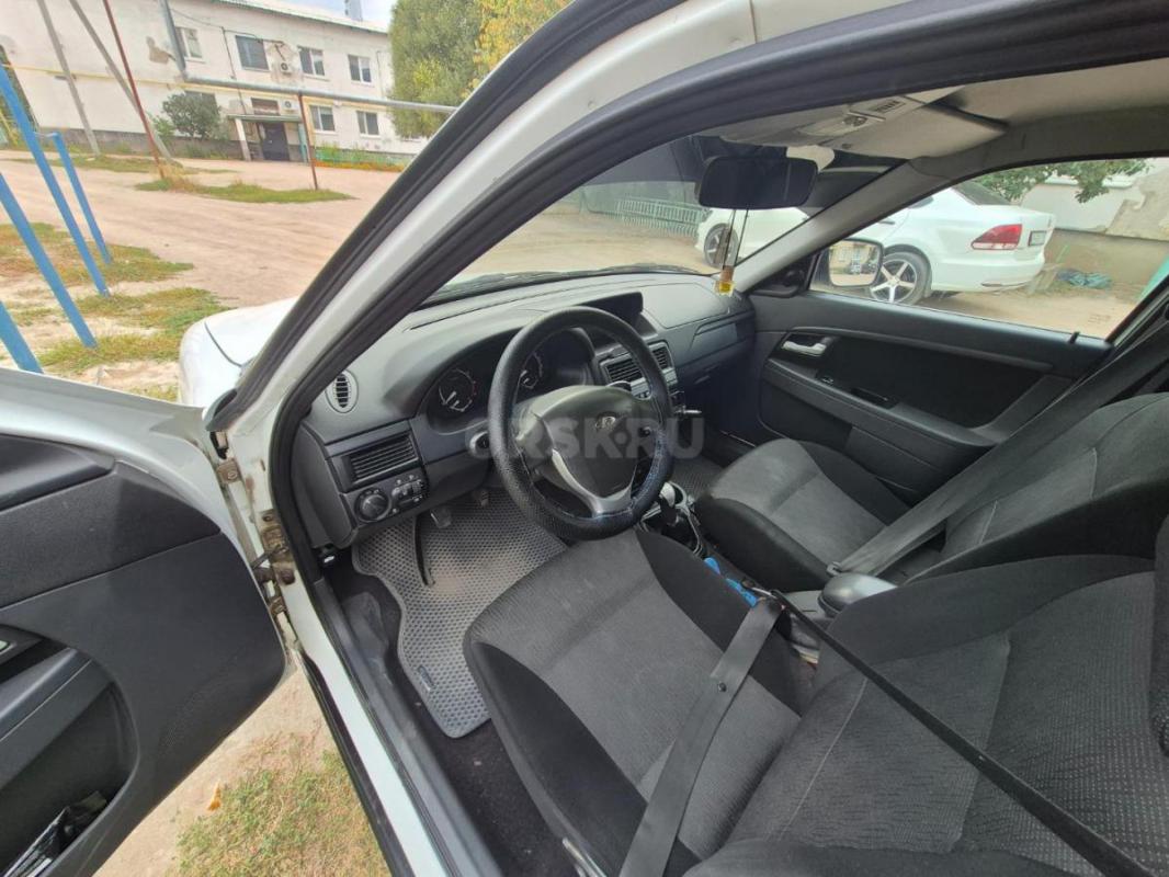 Продам приору на отличном ходу,всё горит всё моргает,полностью обслужена  мотор 8 кл. - Новоорск