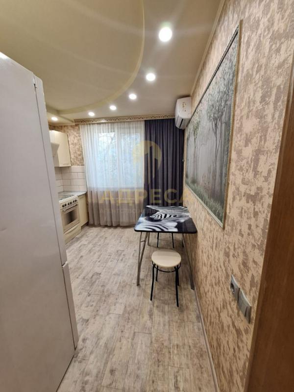 ПРЕДЛАГАЕМ ВАШЕМУ ВНИМАНИЮ ПРОСТОРНУЮ И УЮТНУЮ ДВУХКОМНАТНУЮ КВАРТИРУ! - Оренбург